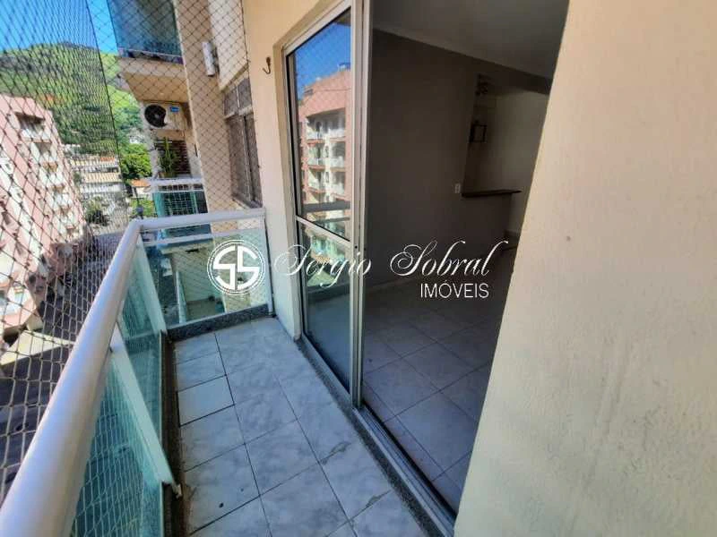 2-bedroom apartment in a building with a pool — photo 3