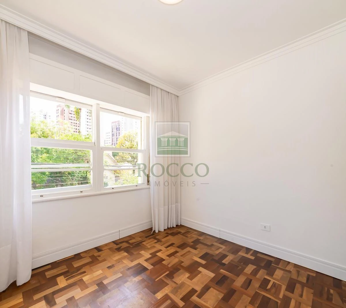 3-bedroom apartment with a washing machine in Curitiba — photo 21