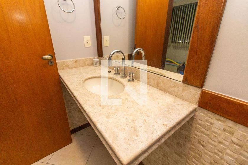 Квартира 244 м² с 4 спальнями и отдельной кухней — photo 39