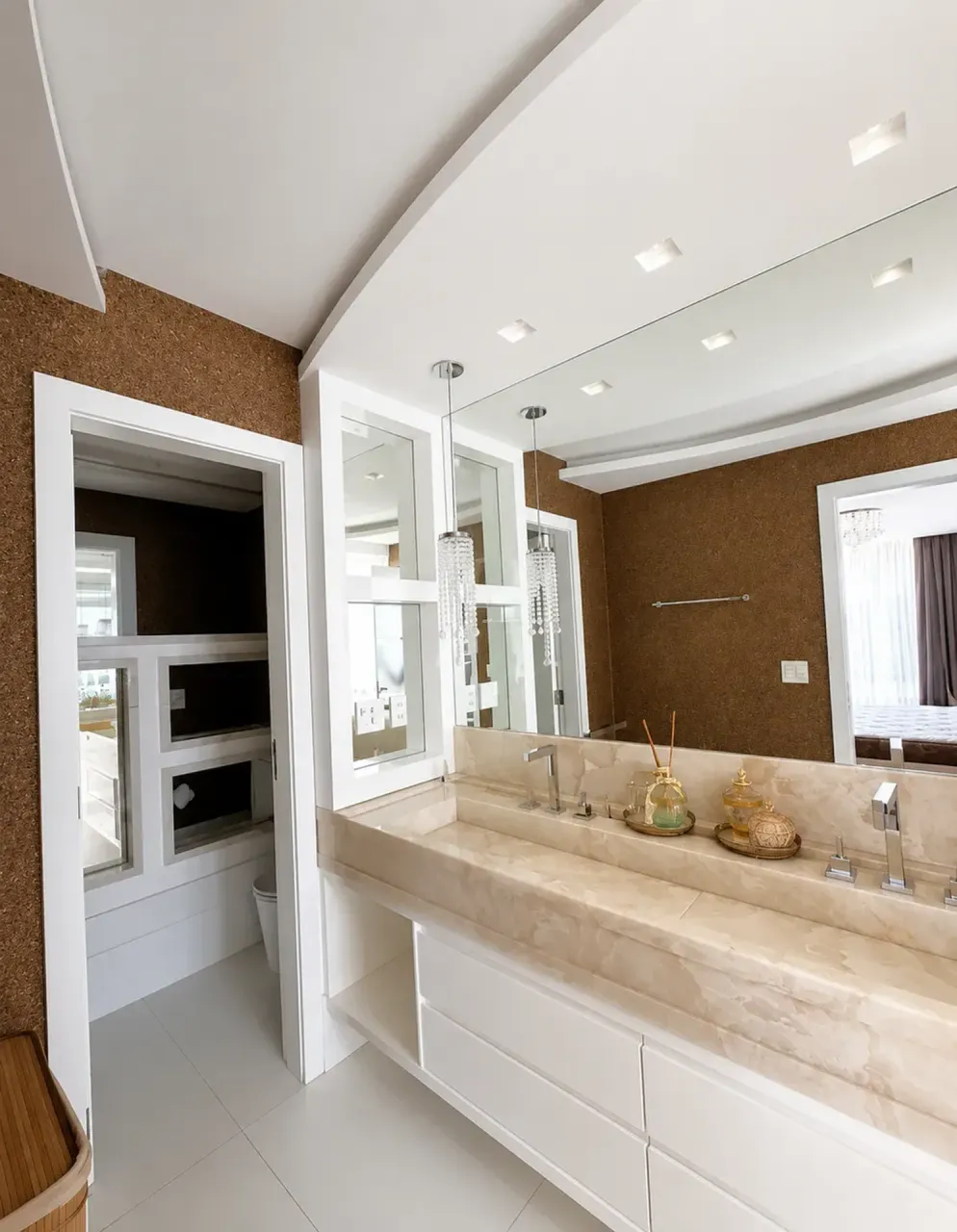Furnished 5-bedroom house with an open-plan kitchen — photo 16