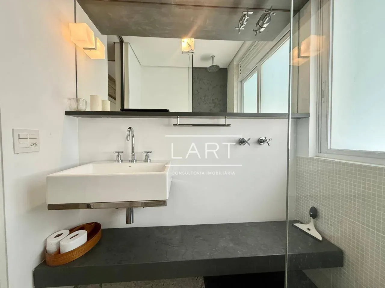 Furnished 2-bedroom apartment with 3 bathrooms — photo 25