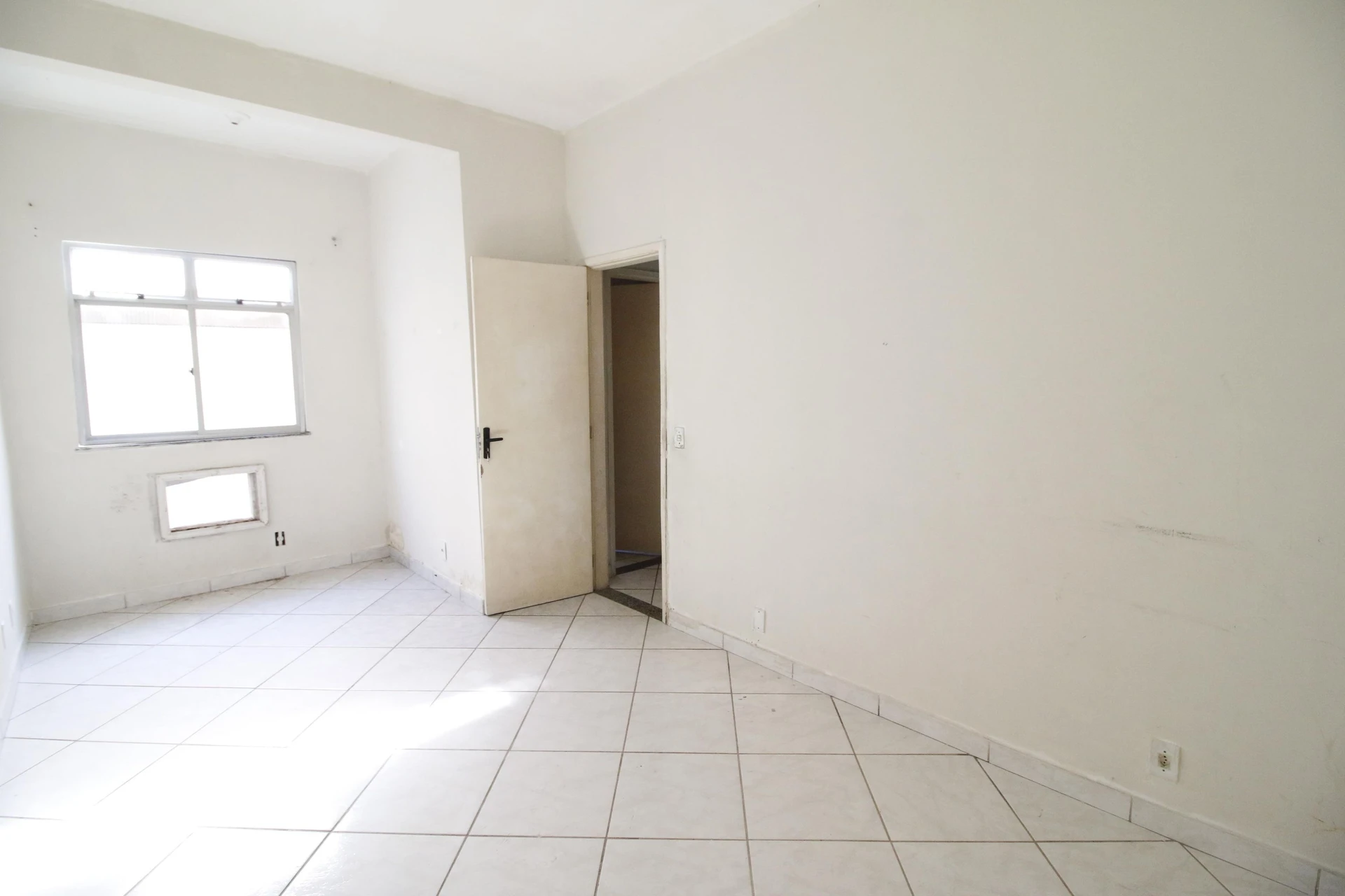 1-bedroom apartment with tile floors — photo 12