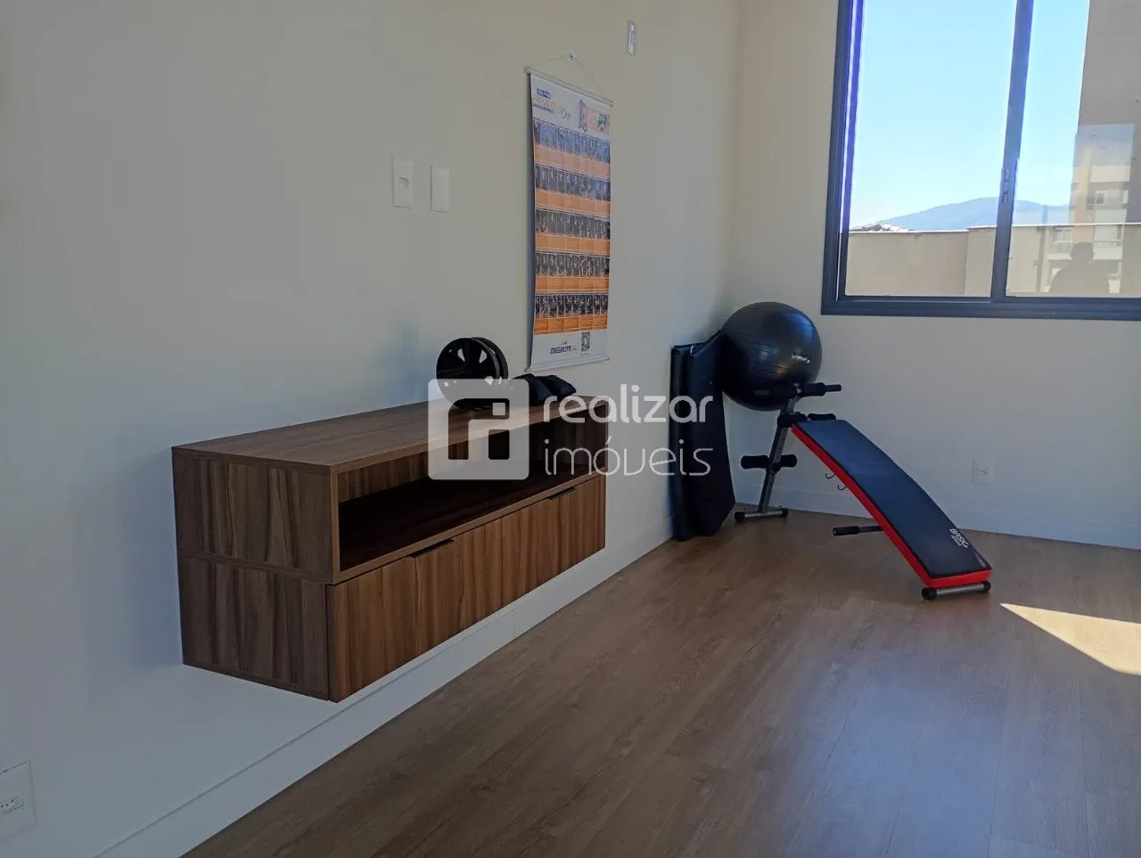 Furnished 1-bedroom apartment with open-plan kitchen — photo 28