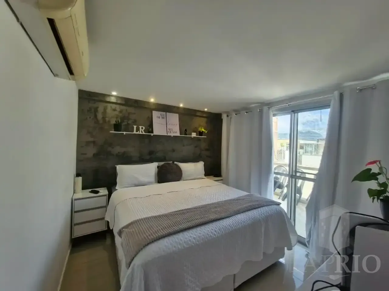 Apartment on the 3rd floor with a glass-enclosed balcony — photo 7