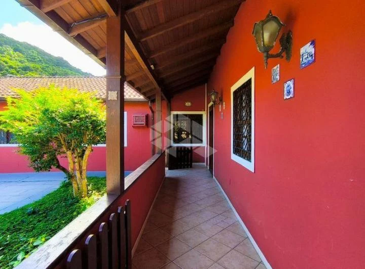 250 m² house with 4 bedrooms and built-in balcony grill — photo 7