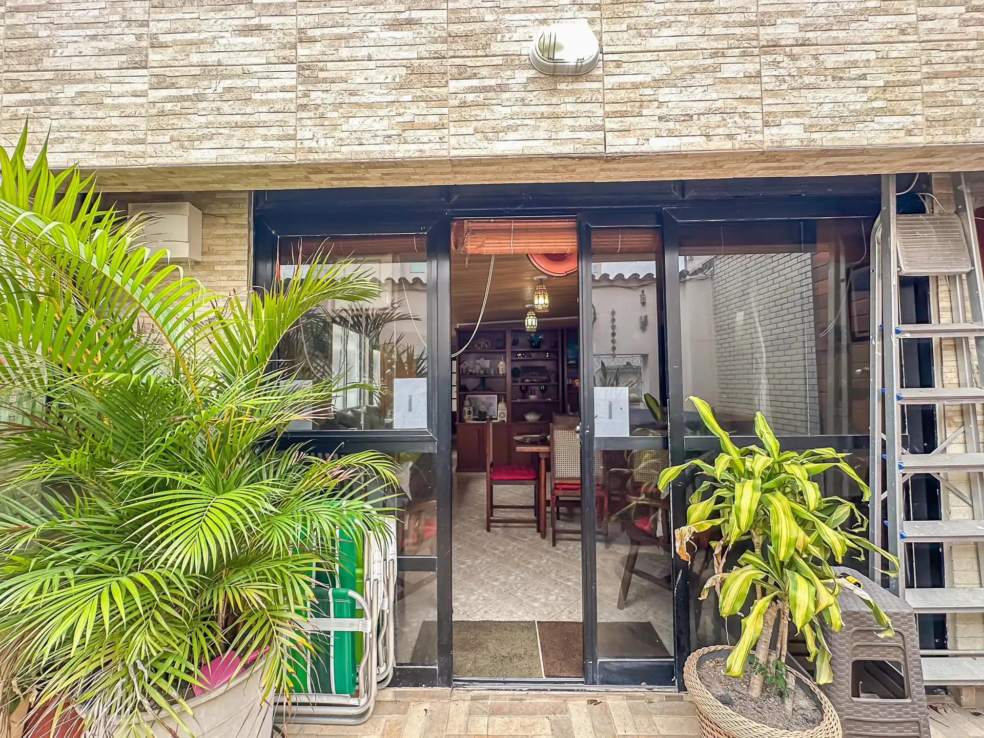 Furnished 1-bedroom apartment with balcony and private garden — photo 22