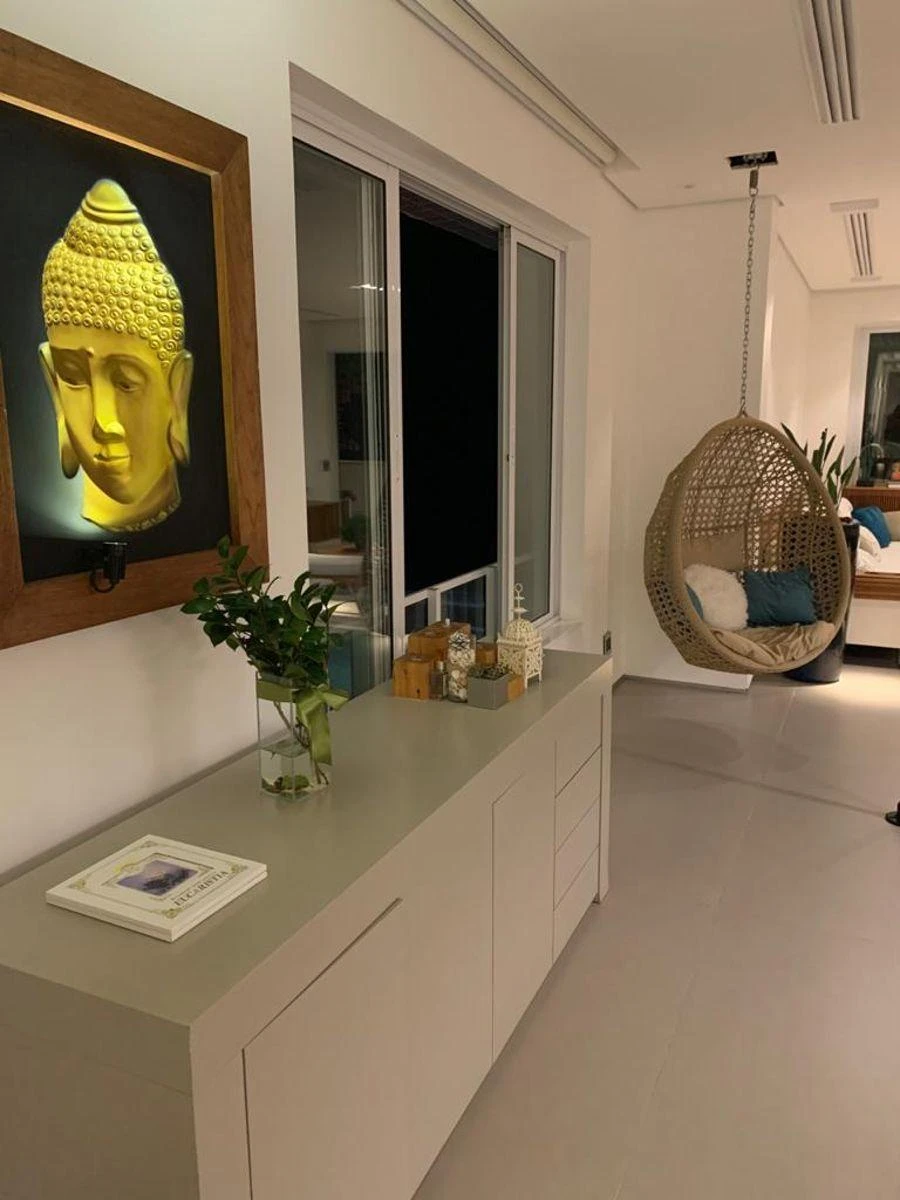 Balcony with a grill in a 3-bedroom apartment, 159 m² — photo 25