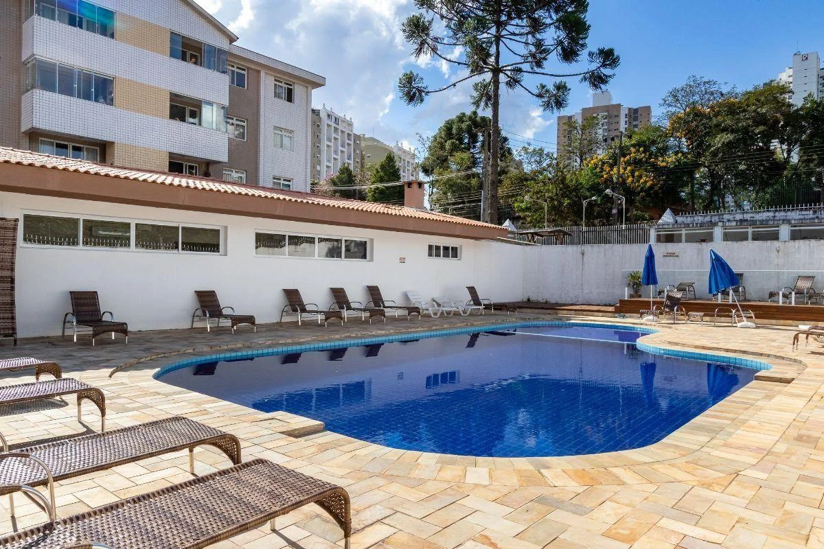 3-bedroom apartment with a bathtub in Curitiba — photo 20