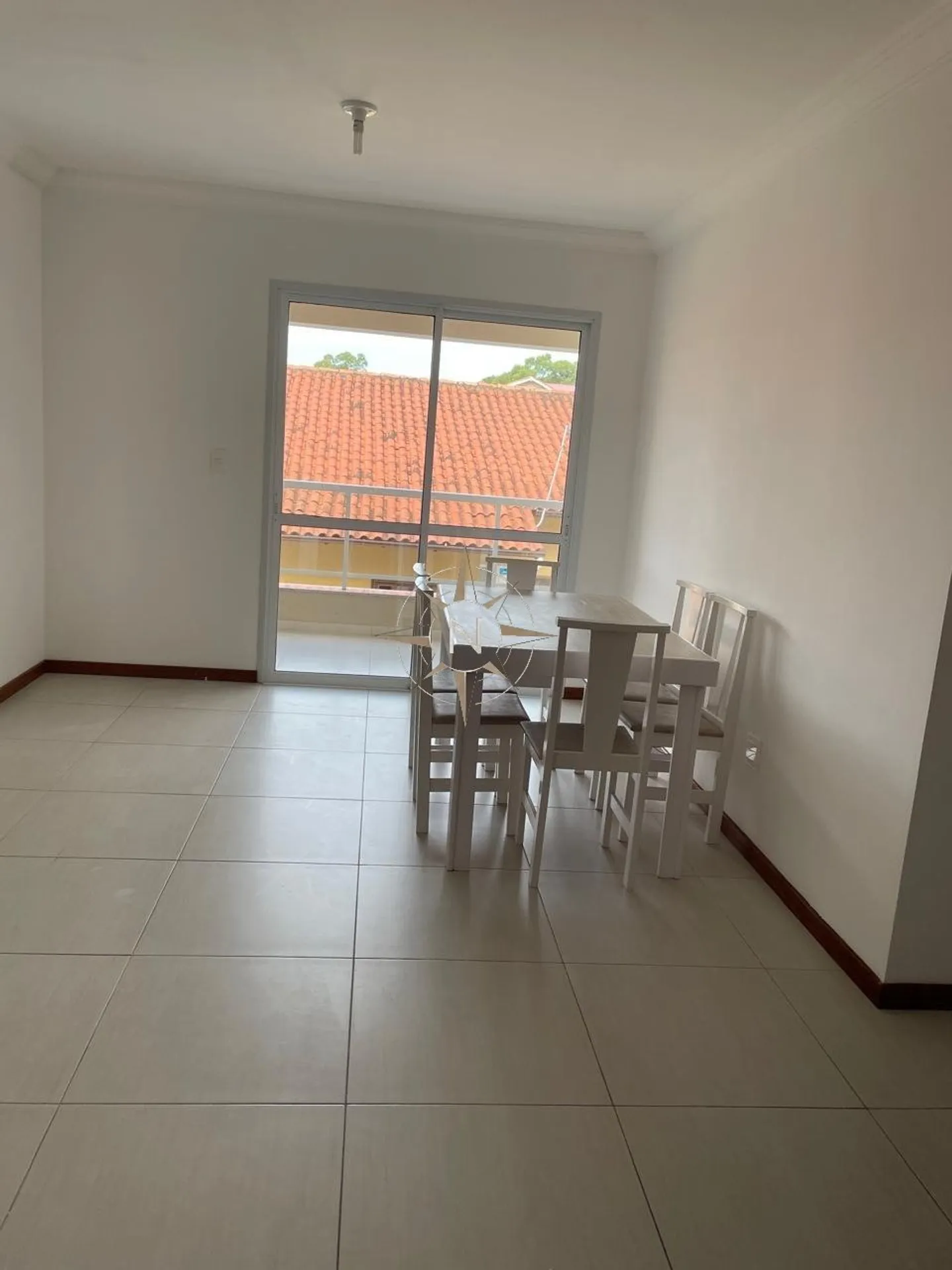 Balcony with a grill in a 2-bedroom apartment, 81 m² — photo 5