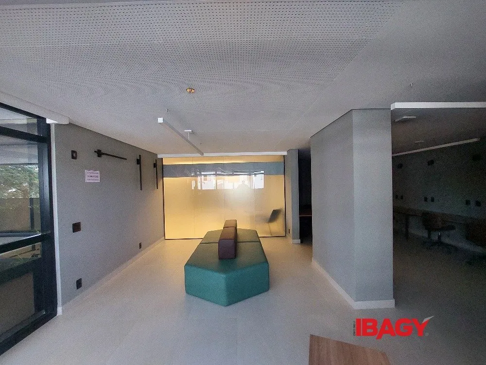 Furnished studio with a glass-enclosed balcony — photo 36