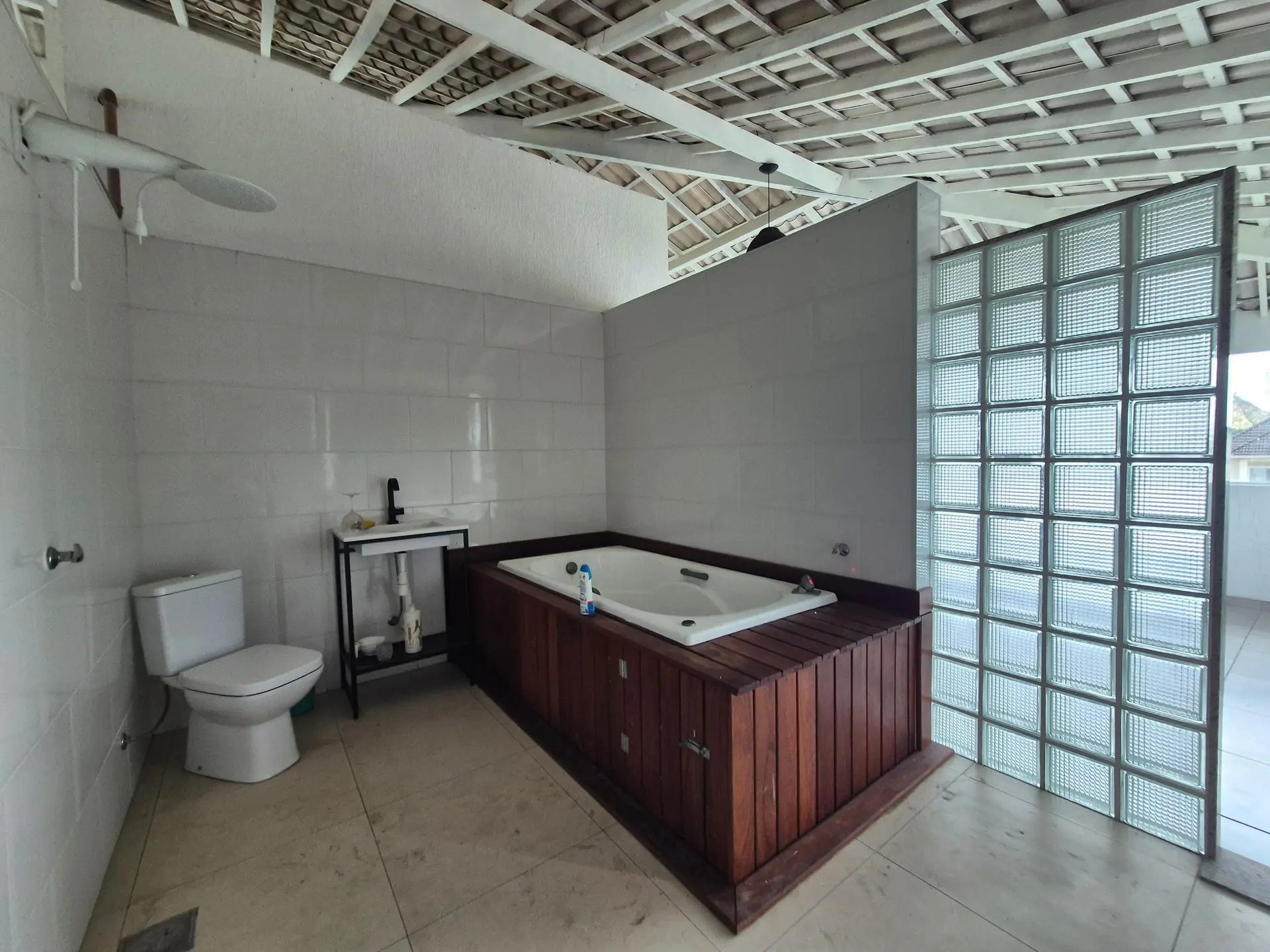 4 quartos e jacuzzi: casa de 318 m² — photo 73