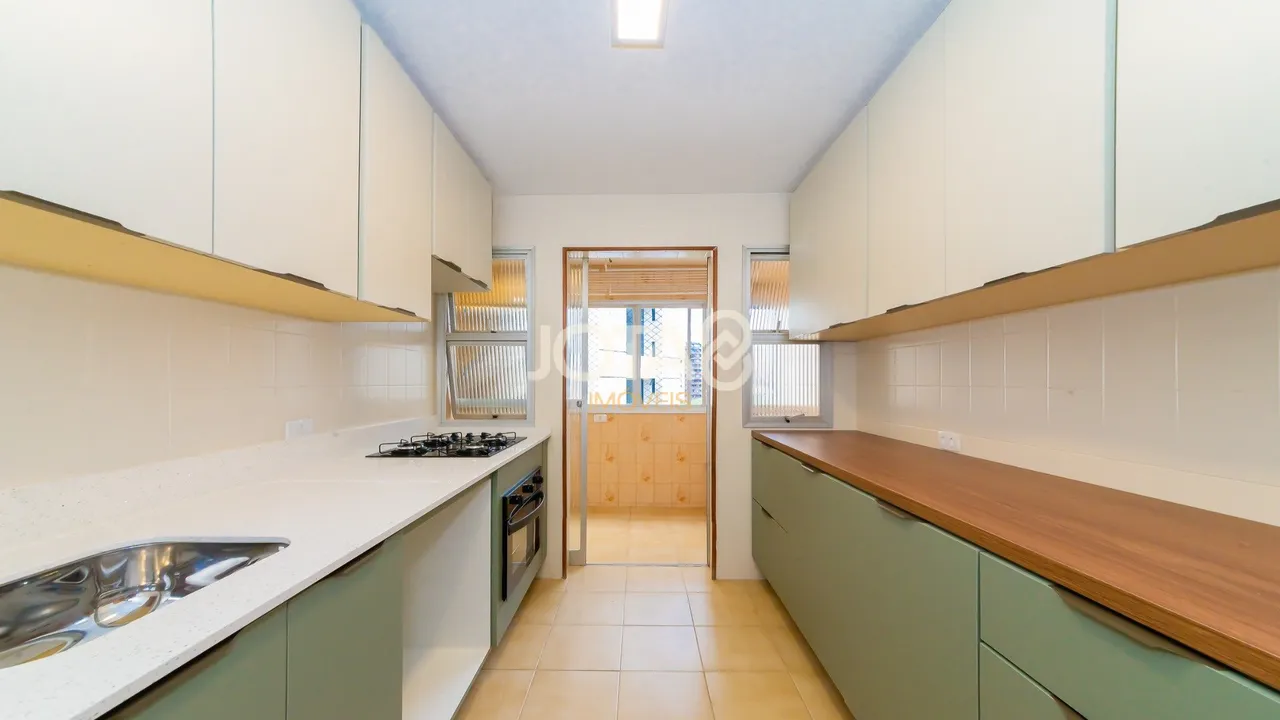 3-bedroom apartment with wood or laminate floors in Curitiba — photo 5