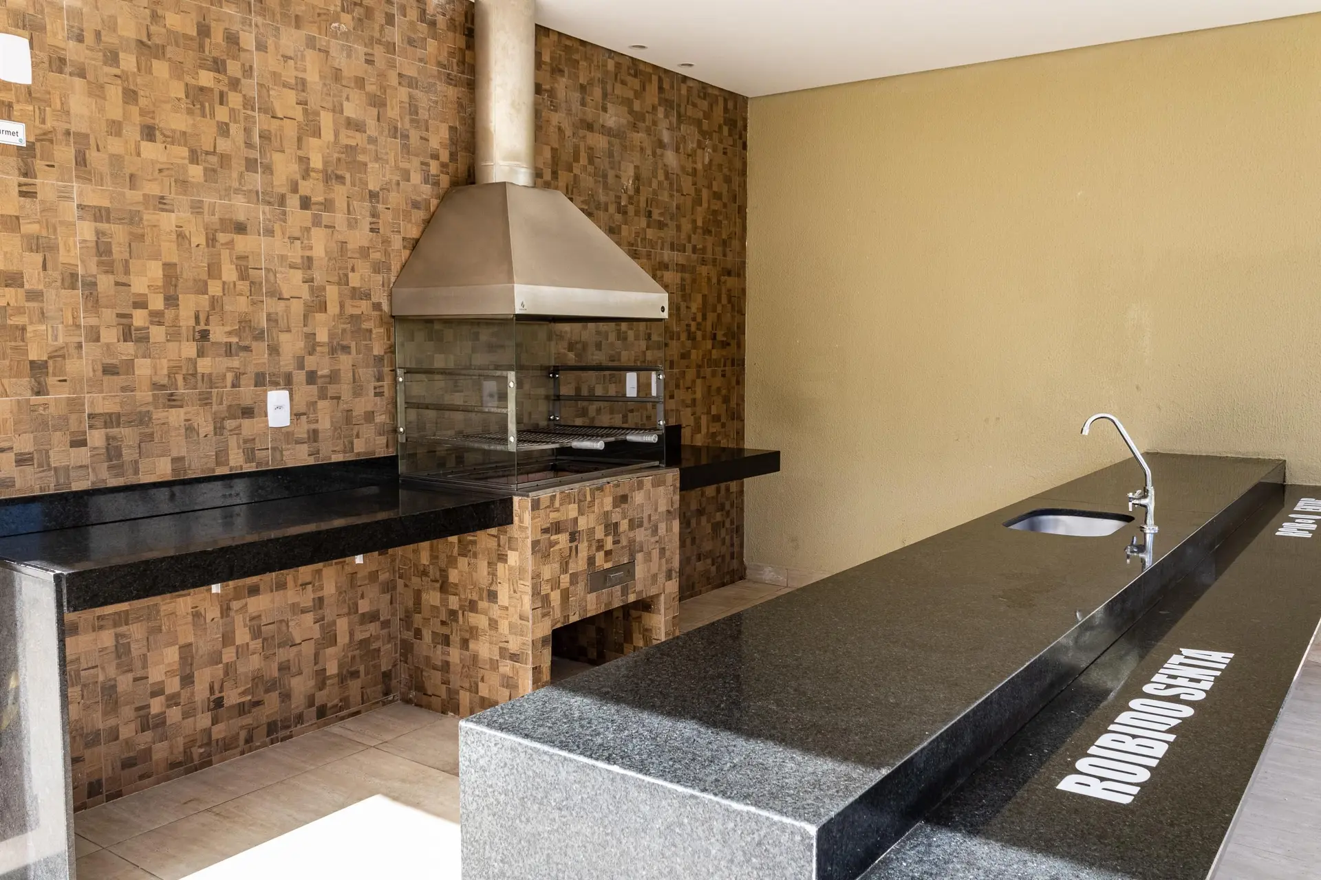 Apartment with 2 bedrooms and an open-plan kitchen — photo 47