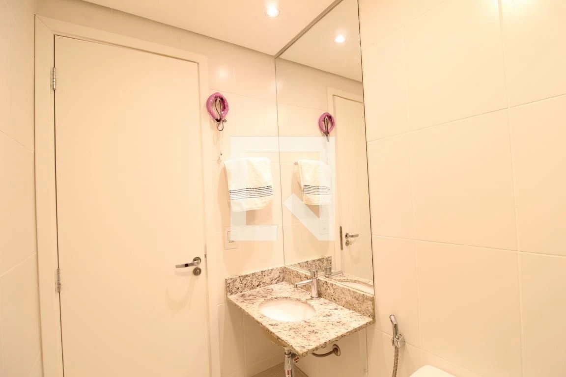 Собственный бассейн и 2 спальни: квартира 64 м² — photo 42