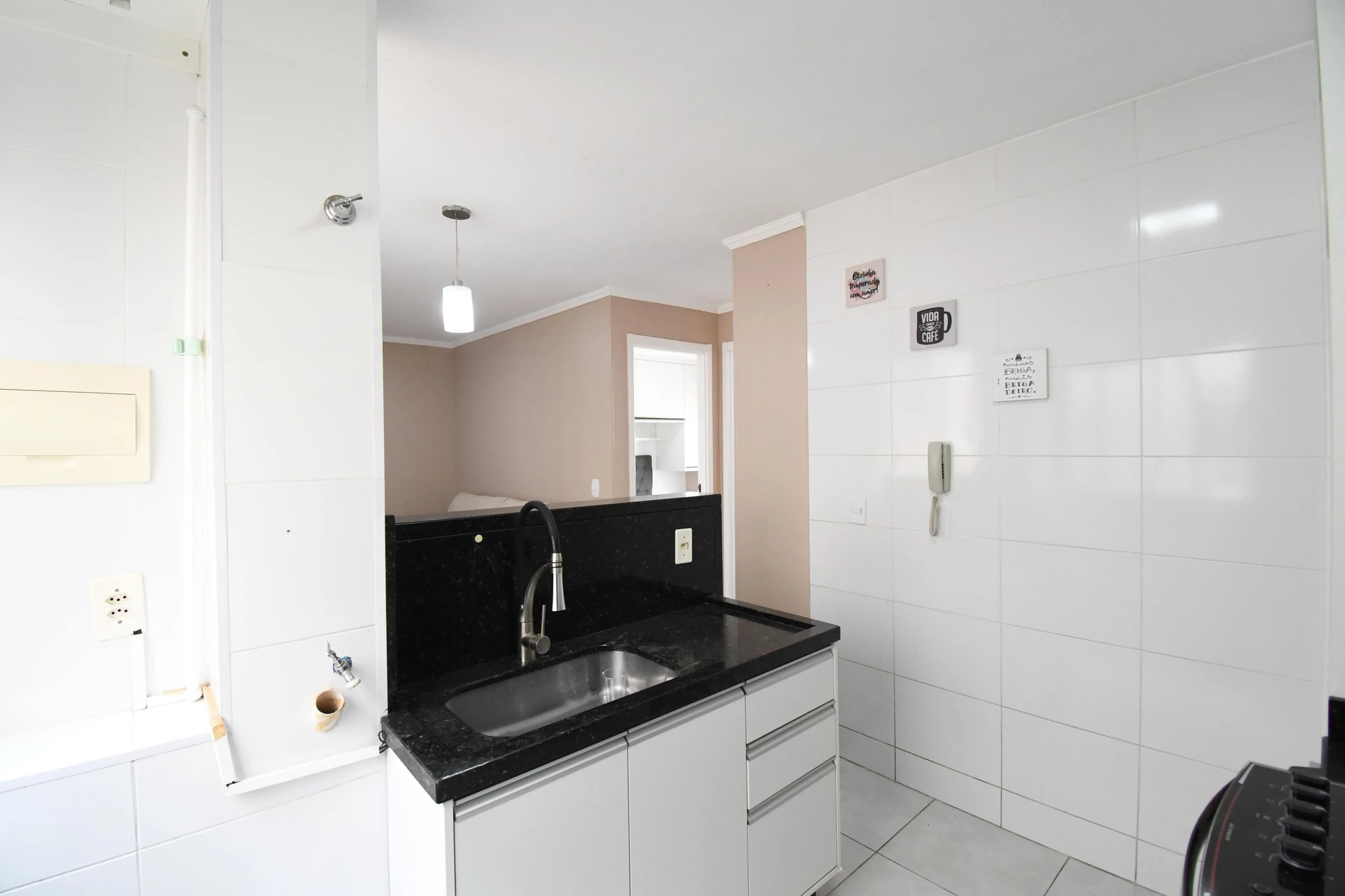 2-bedroom apartment in a building with a gym — photo 11