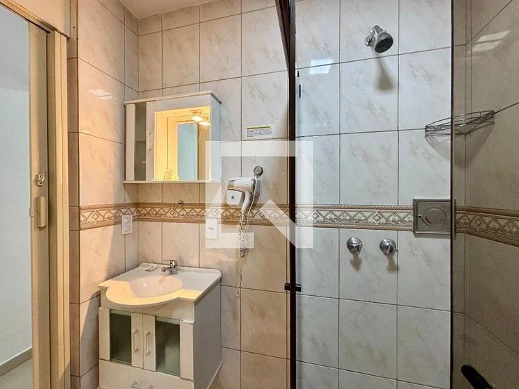 One-bedroom apartment with a washing machine — photo 16