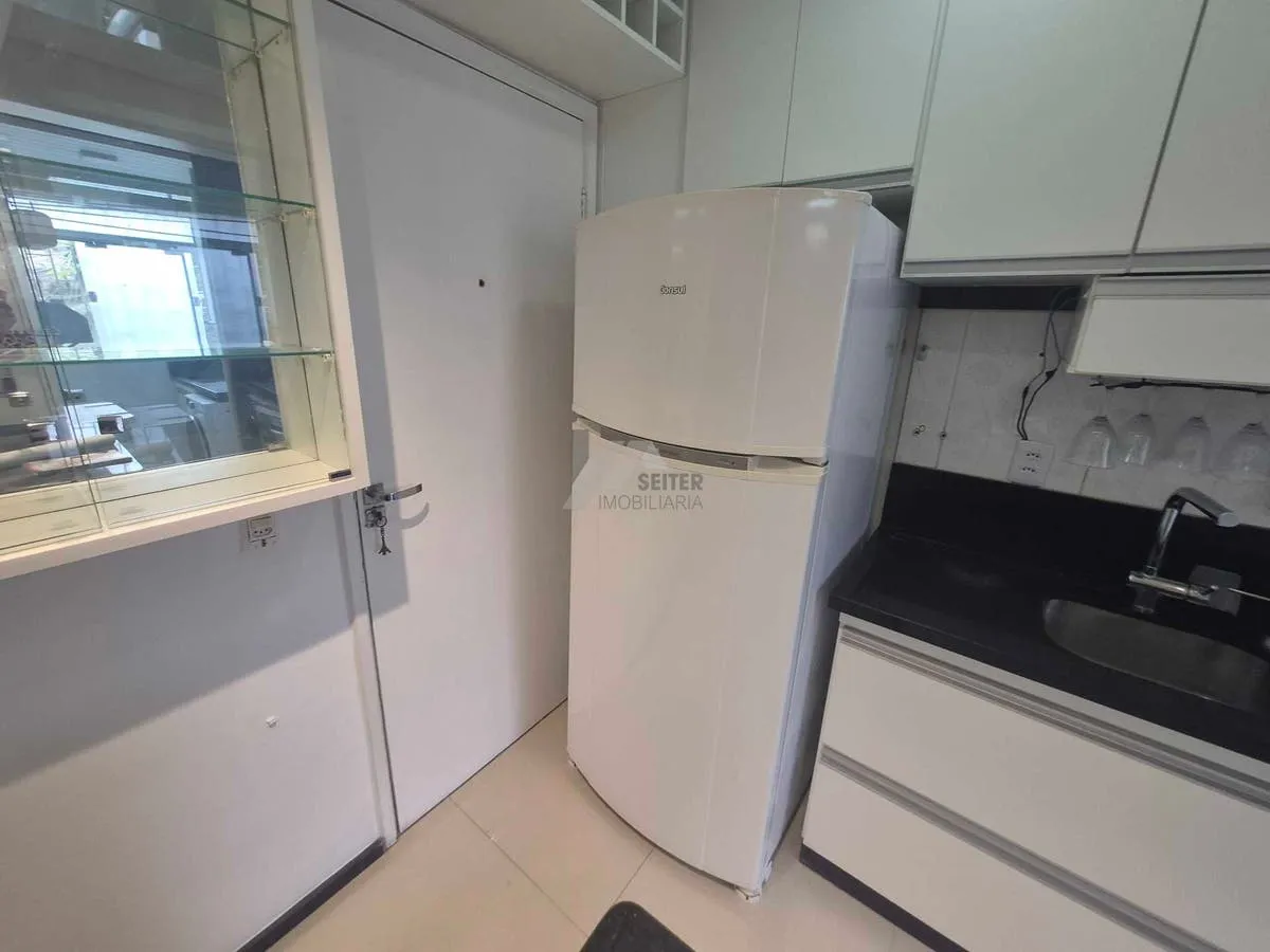 3-bedroom apartment with a glass-enclosed balcony — photo 43