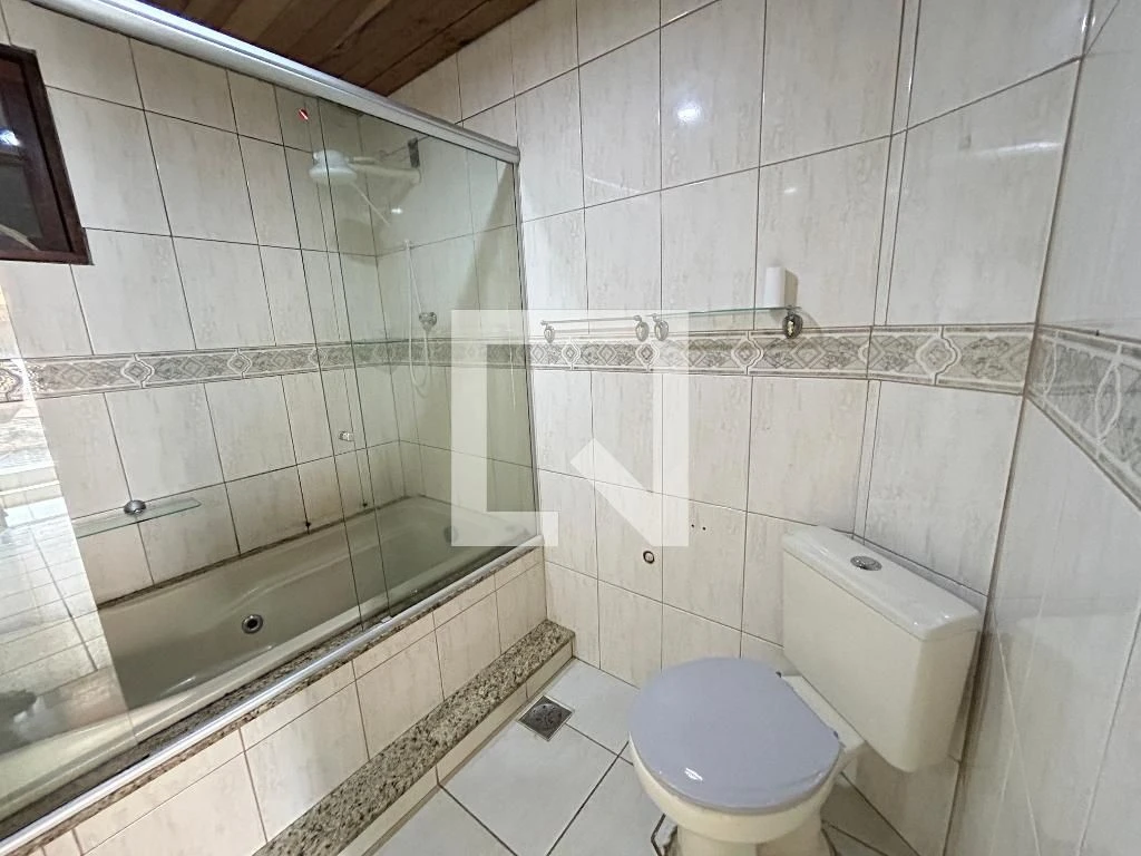 Casa de 3 quartos com banheira — photo 19