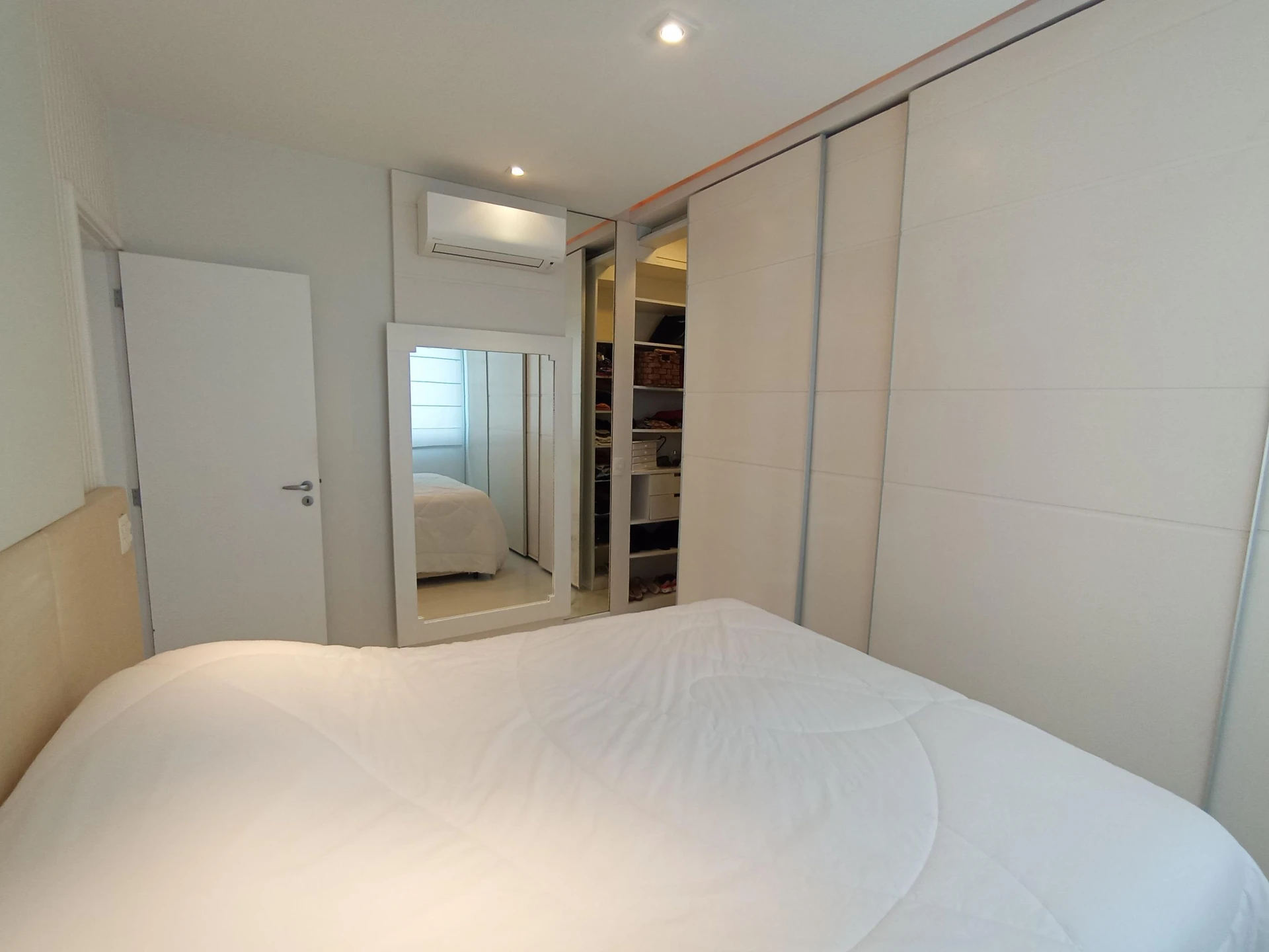 Furnished 3-bedroom apartment with enclosed balcony — photo 14