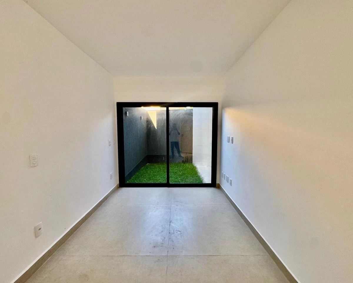 House, 240 m², with a glass-enclosed balcony — photo 39