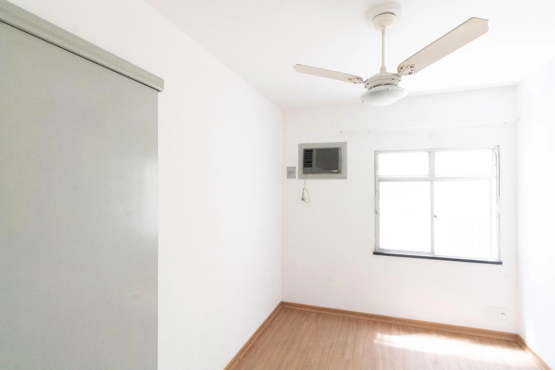 Apartamento com piso de madeira ou laminado, Campo Grande — photo 32
