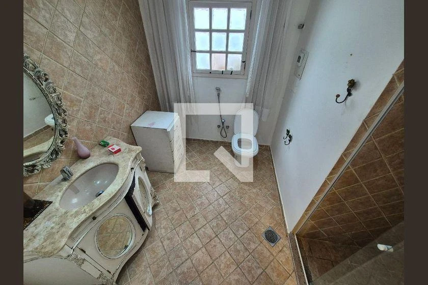 600 m² house with a washing machine and a home office — photo 35