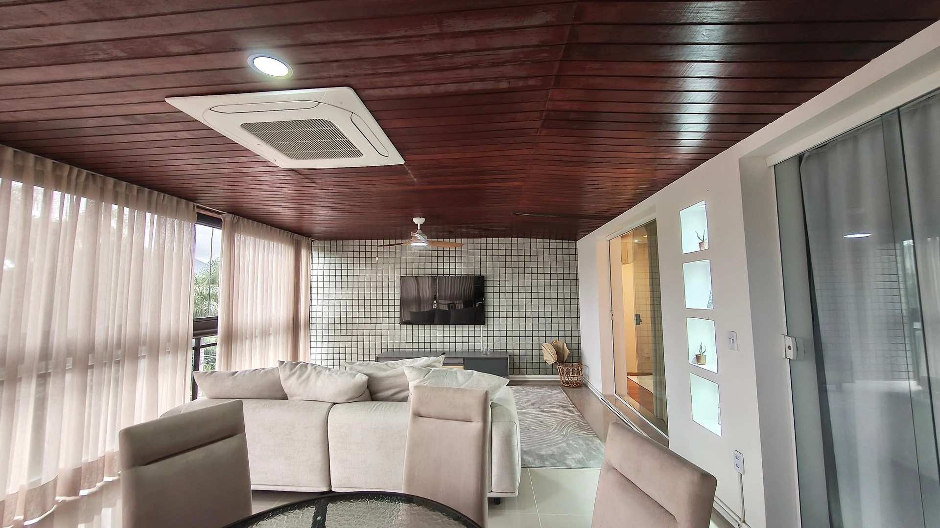 Washing machine in a 4-bedroom apartment, 205 m² — photo 30