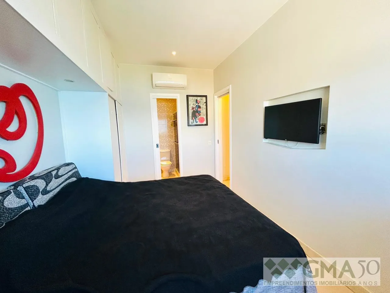 Furnished 1-bedroom apartment with open-plan kitchen — photo 6