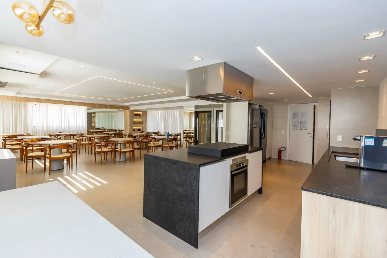 119 m² apartment with floor-to-ceiling windows and a bathtub — photo 38