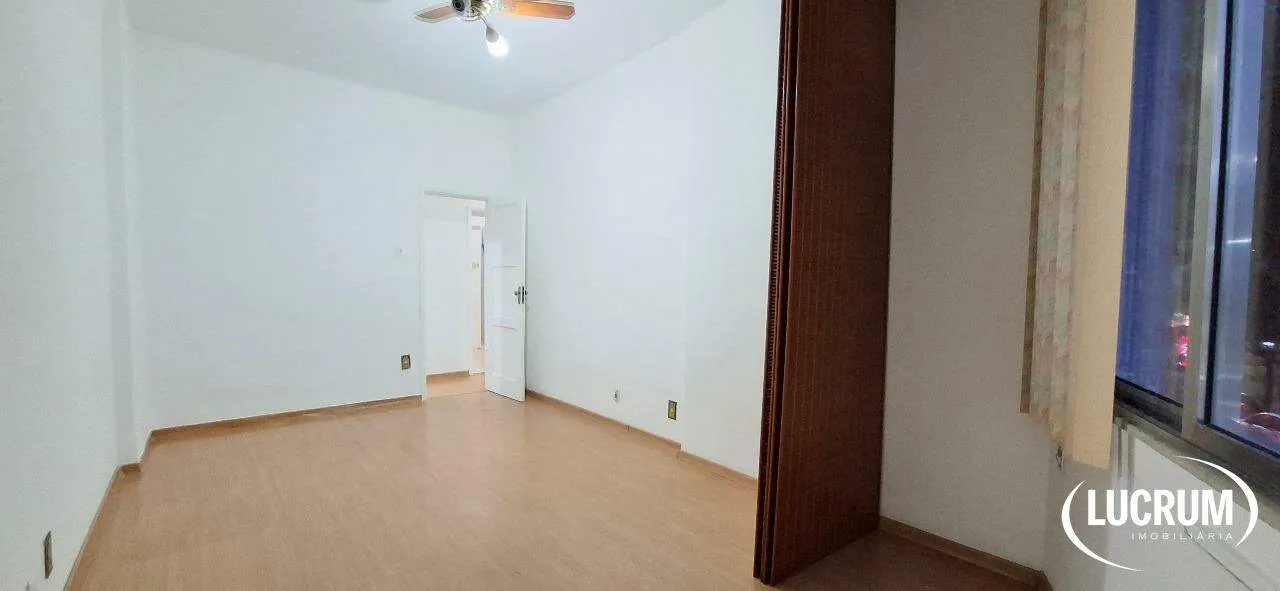 2-bedroom apartment with wood or laminate floors — photo 20