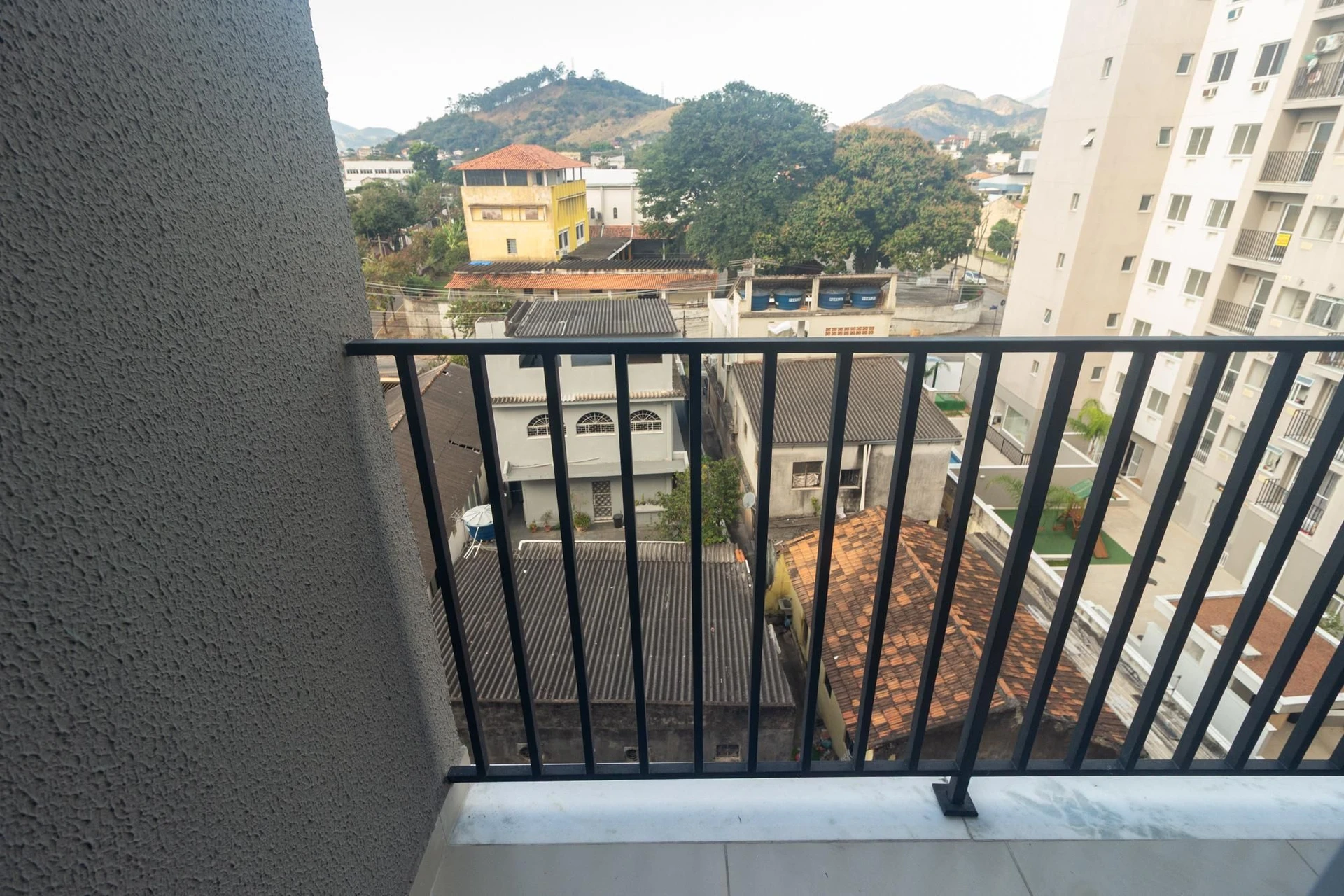 Apartamento de 2 quartos com varanda e vaga de garagem