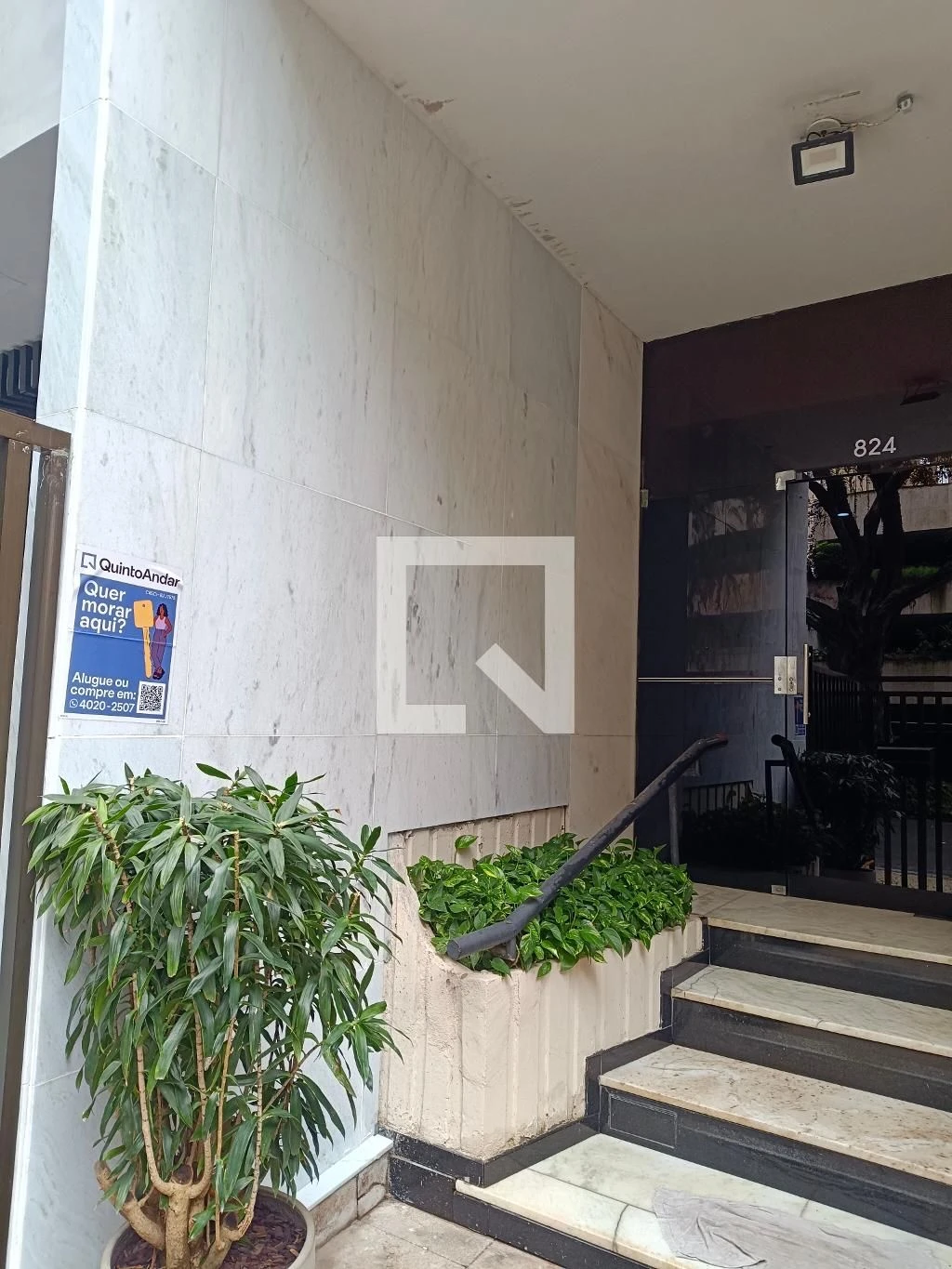 Furnished 2-bedroom apartment with private balcony BBQ — photo 23