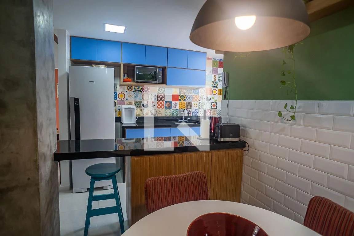 Furnished 2-bedroom apartment with en-suite bathrooms and open kitchen — photo 23