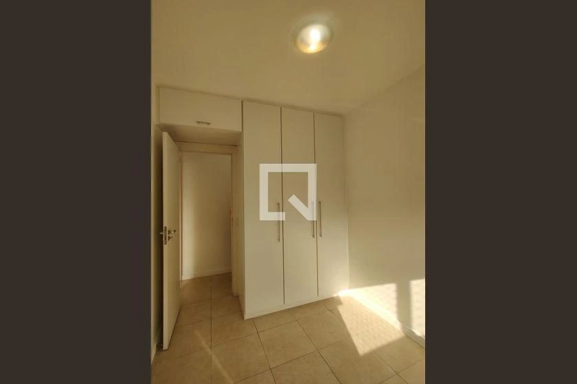 2-bedroom apartment in a building with a gym — photo 11