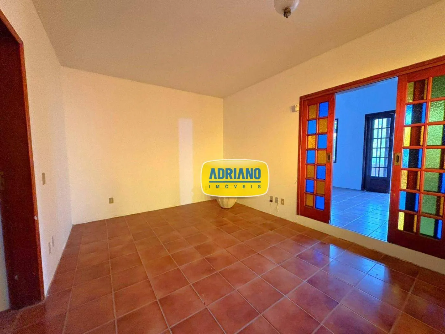 House with 5 bedrooms and 4 parking spaces, 400 m² — photo 35