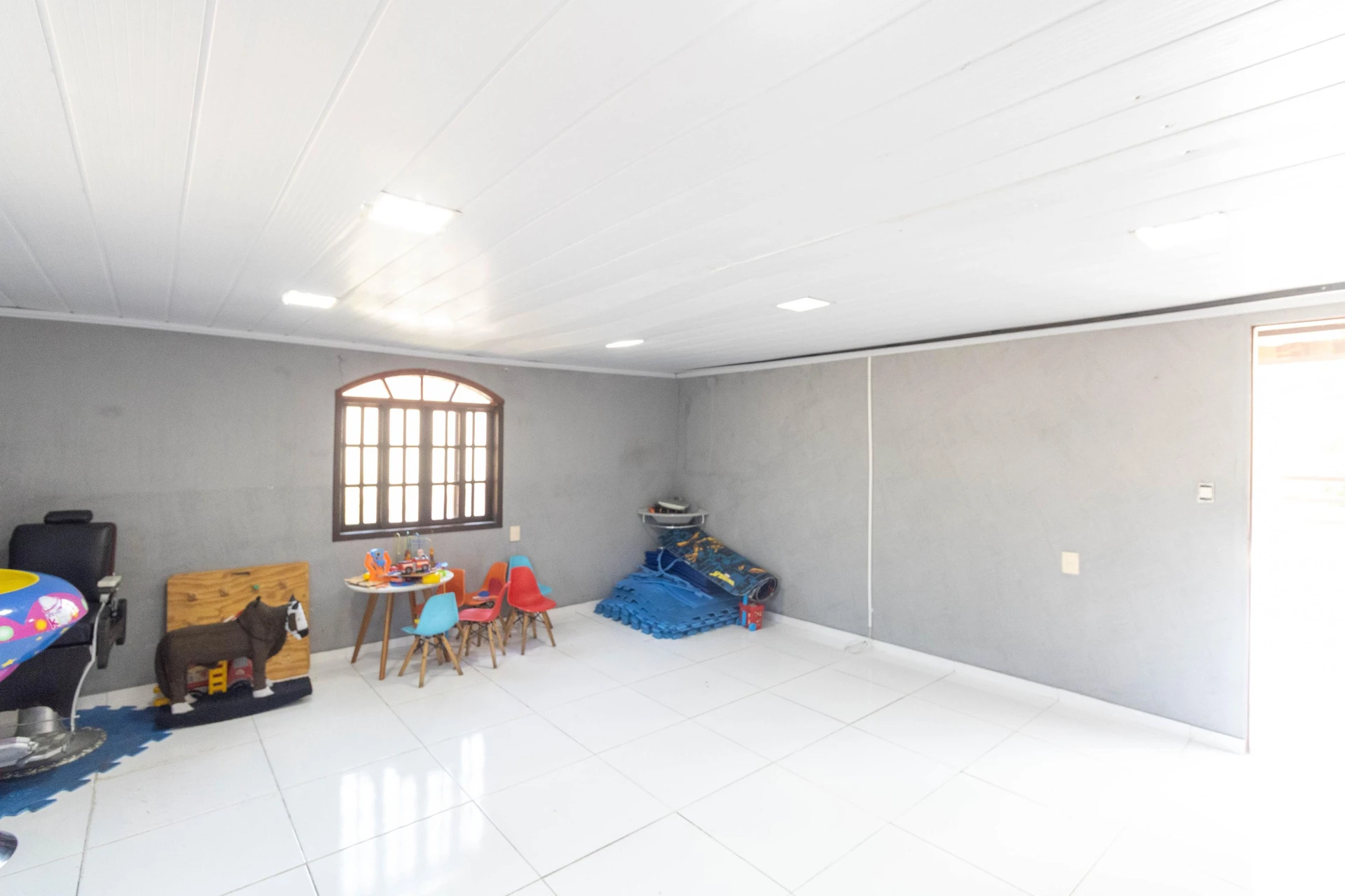 House with 3 bedrooms and a separate kitchen with gas stove — photo 49