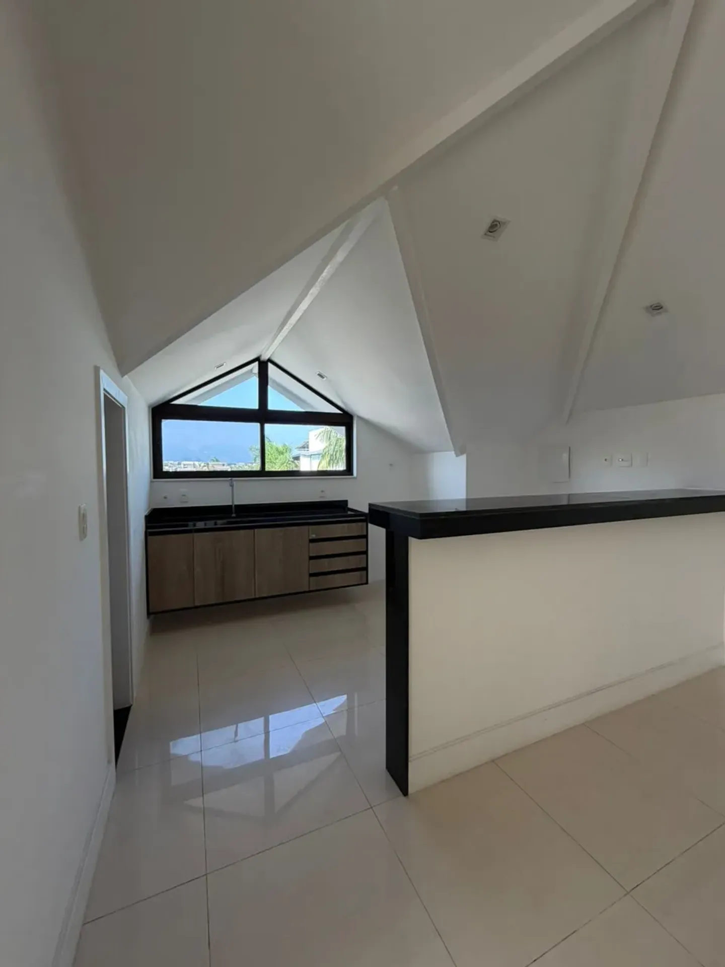 Casa com cozinha americana, 4 quartos e 5 banheiros, 980 m² — photo 29