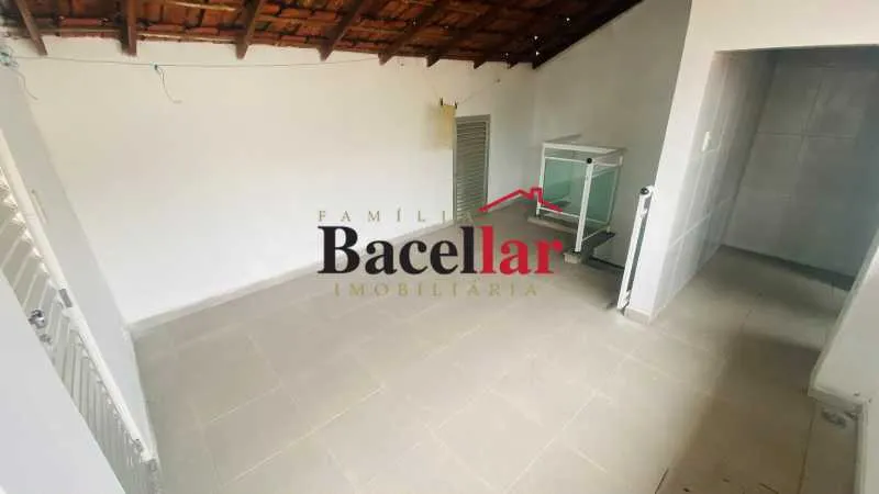 Wood or laminate floors in a 2-bedroom apartment, 83 m² — photo 11