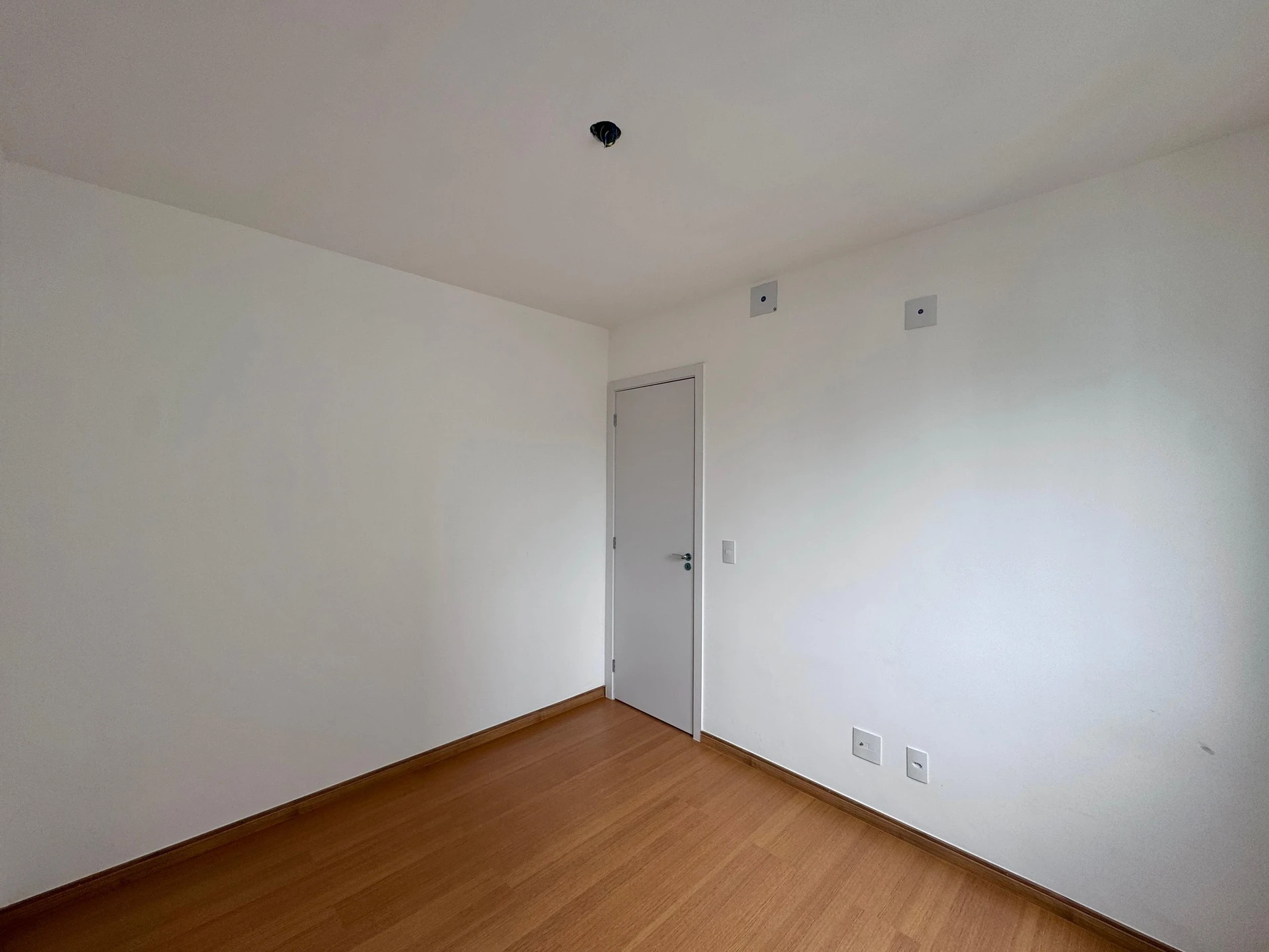 2-bedroom apartment with a closed kitchen and 1 parking spot — photo 23