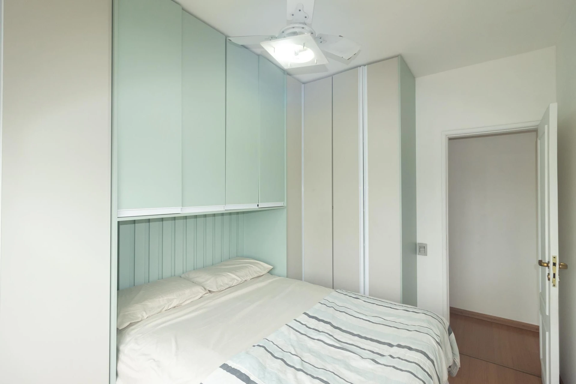 47 m² apartment with a washing machine and a home office — photo 4