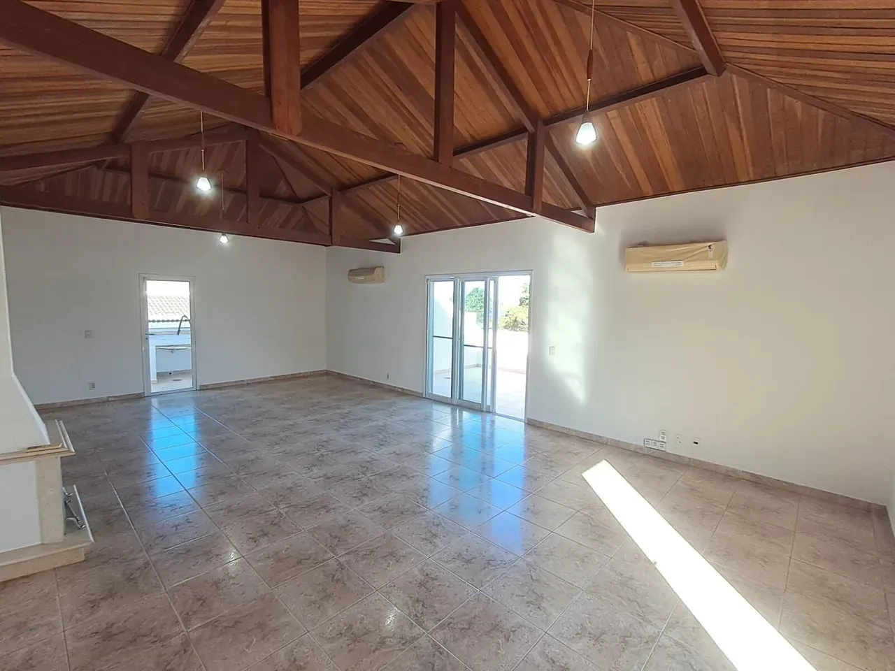 House for rent with 1,500 m², 4 bedrooms and 5 baths — photo 47