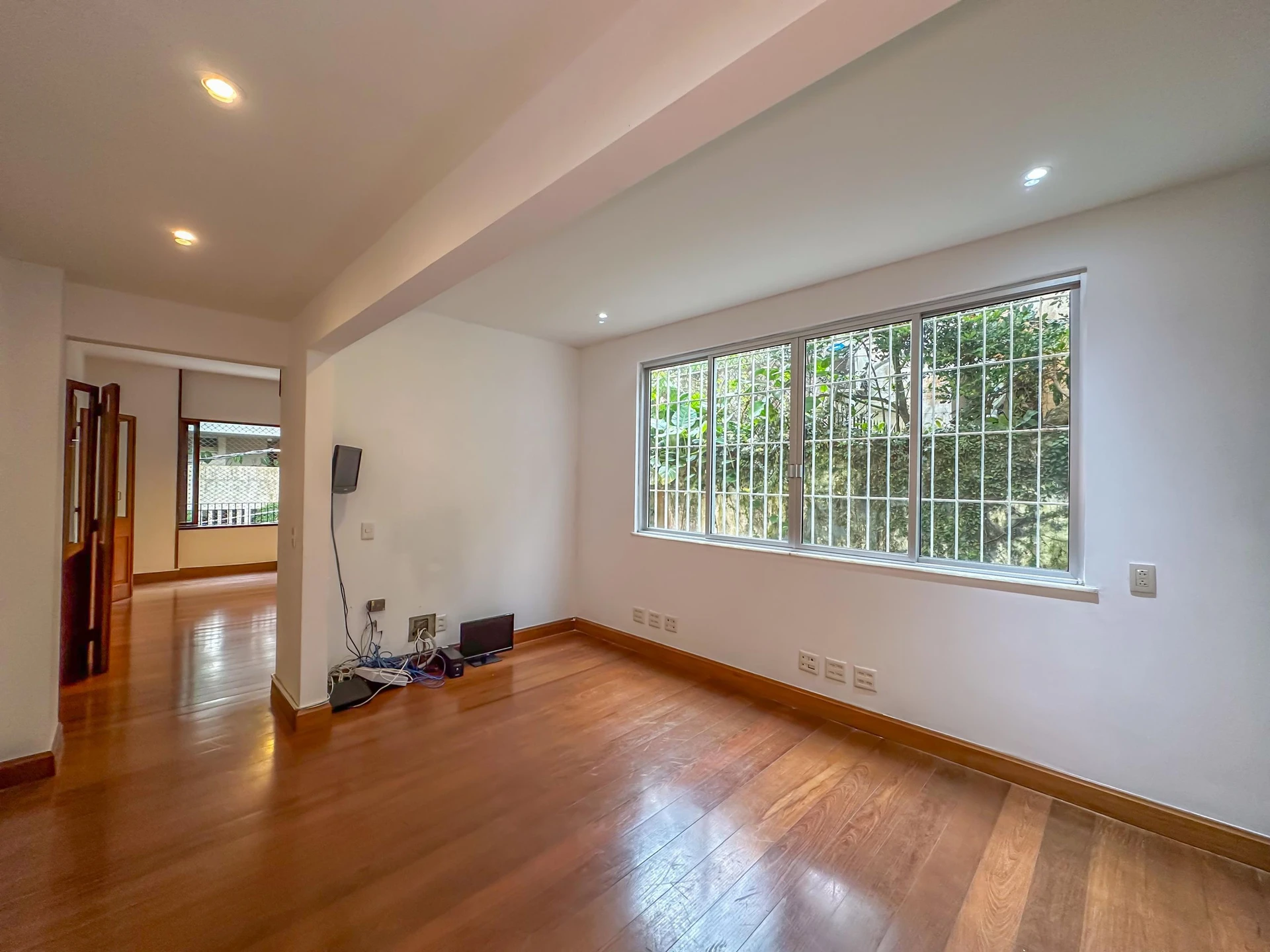 Apartment, 275 m², with a glass-enclosed balcony — photo 28