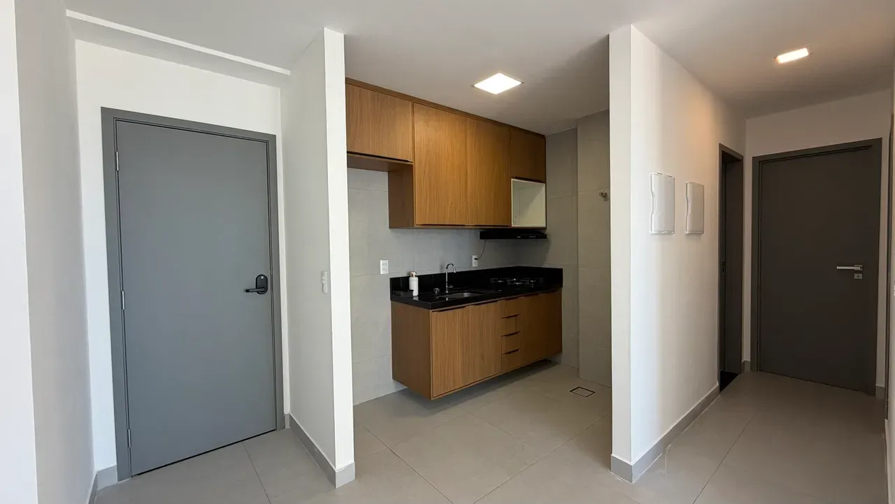 2-bedroom apartment in a building with a heated pool — photo 2