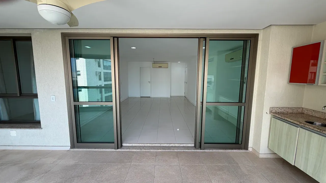 157 m² apartment with 4 bedrooms, 3 baths, balcony — photo 15