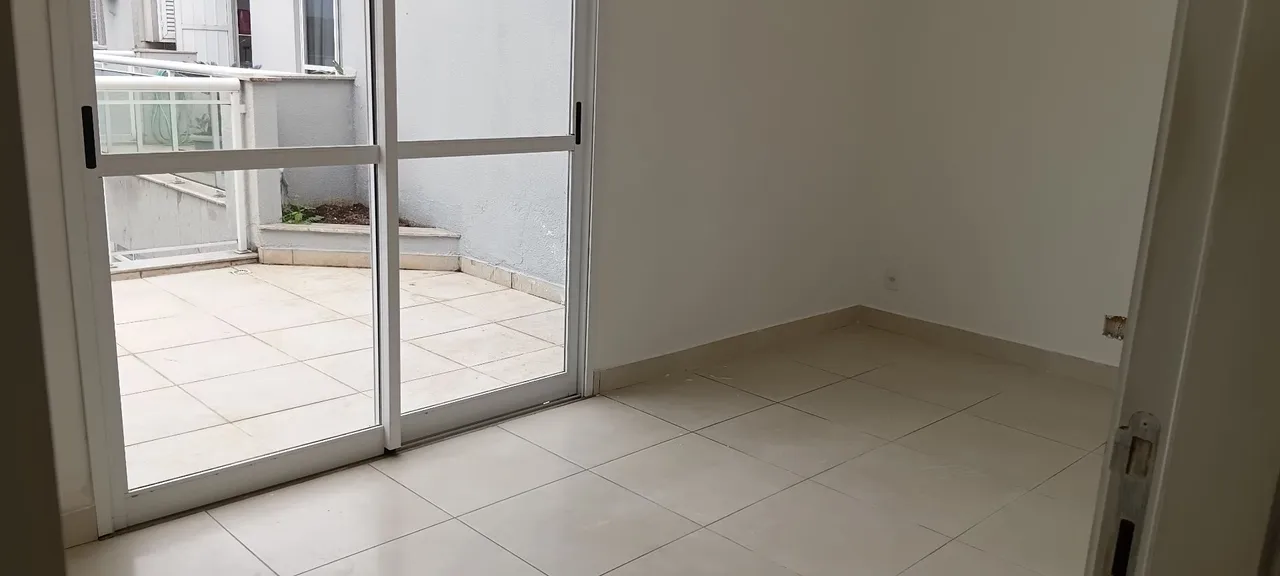 2-bedroom apartment in a building with a gym — photo 6
