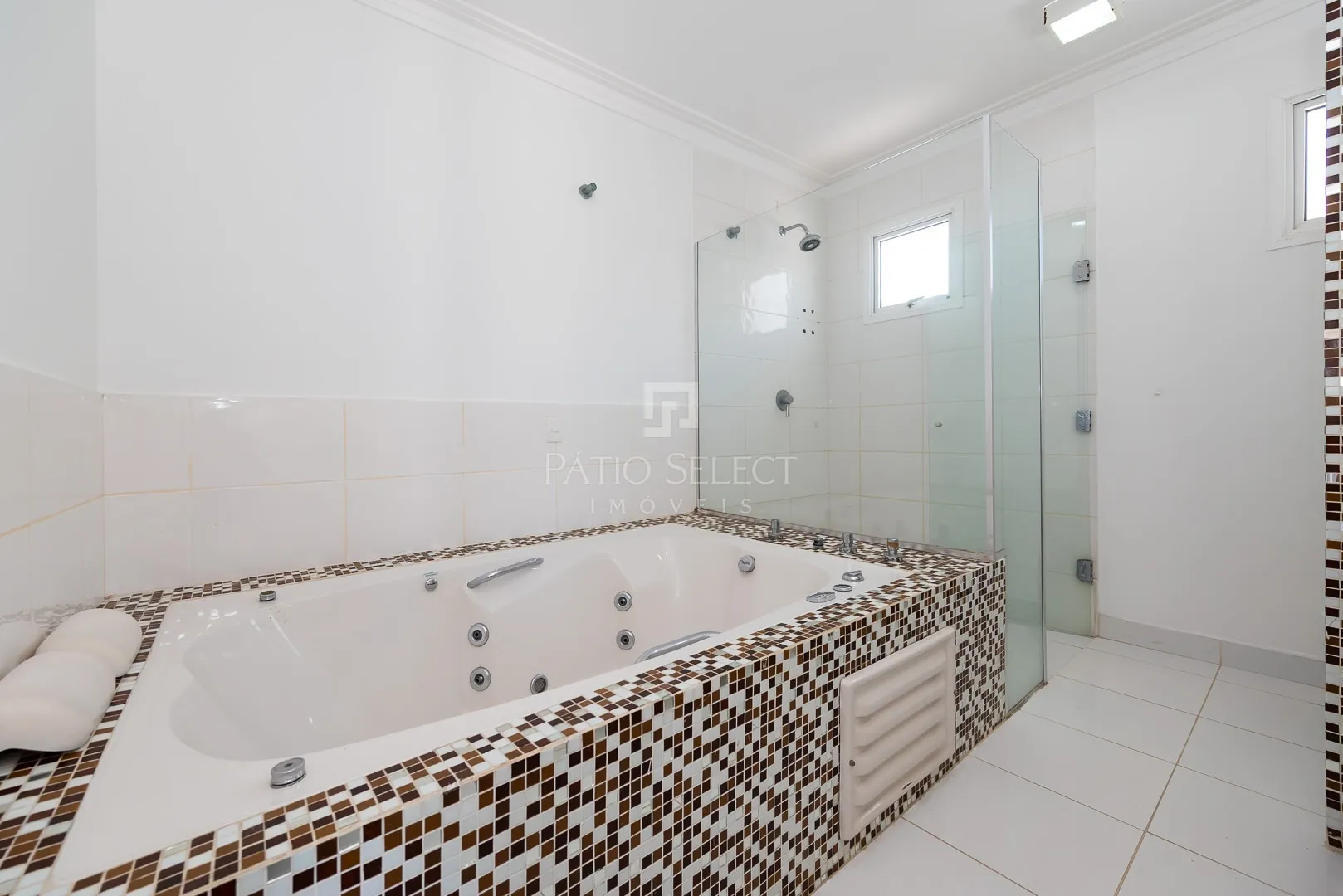 Furnished house, 305 m², with a bathtub — photo 75