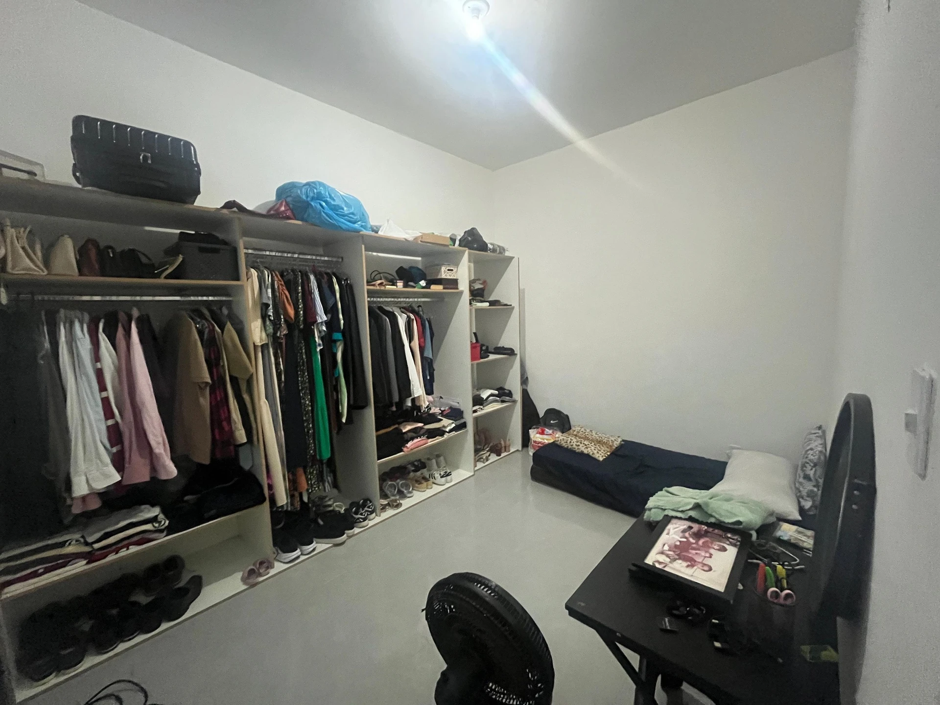 80 m² house with a walk-in closet and a home office — photo 7