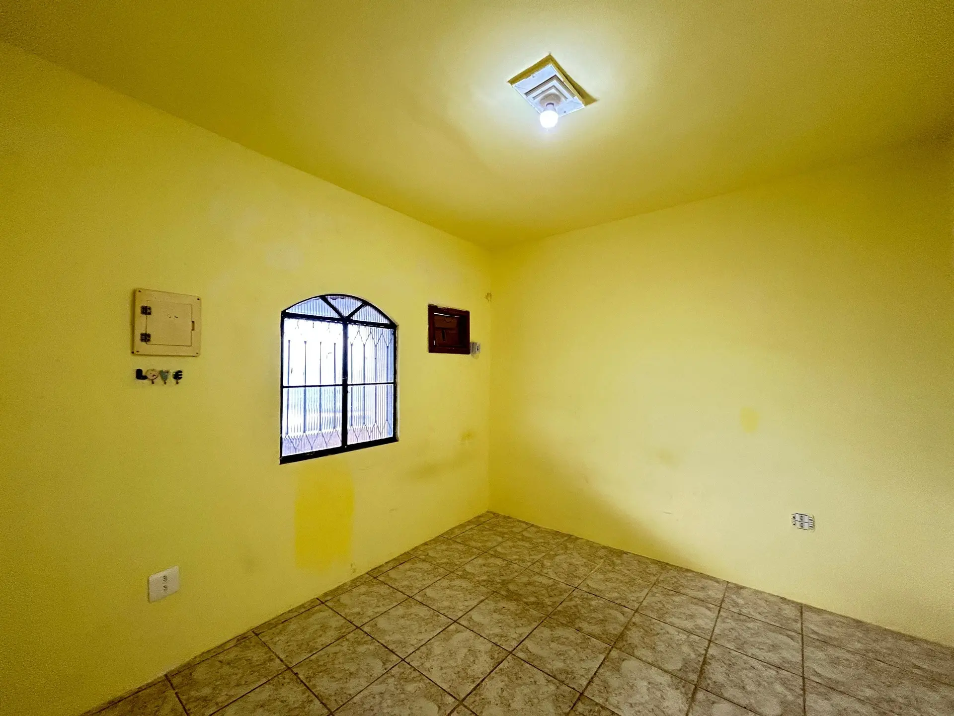 Unfurnished 1-bedroom house with a dedicated laundry area — photo 7