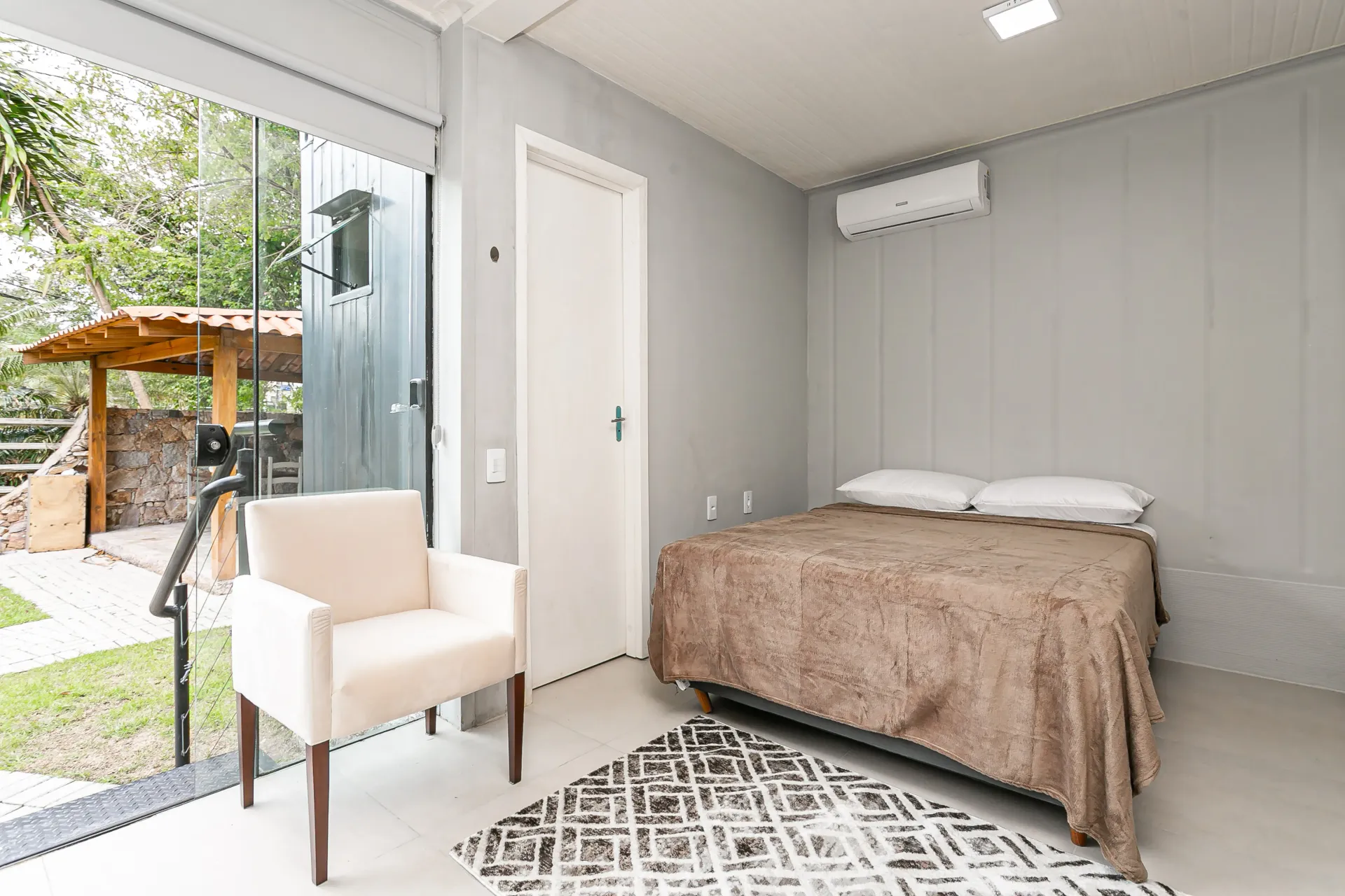 Studio mobiliado de 20 m² com 1 quarto e cozinha compacta — photo 2