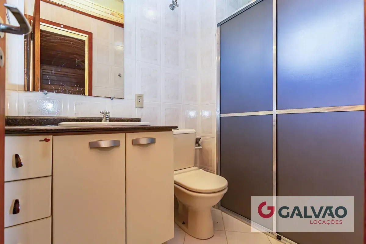 Casa sin amueblar con 3 dormitorios, cocina cerrada y balcón — photo 24
